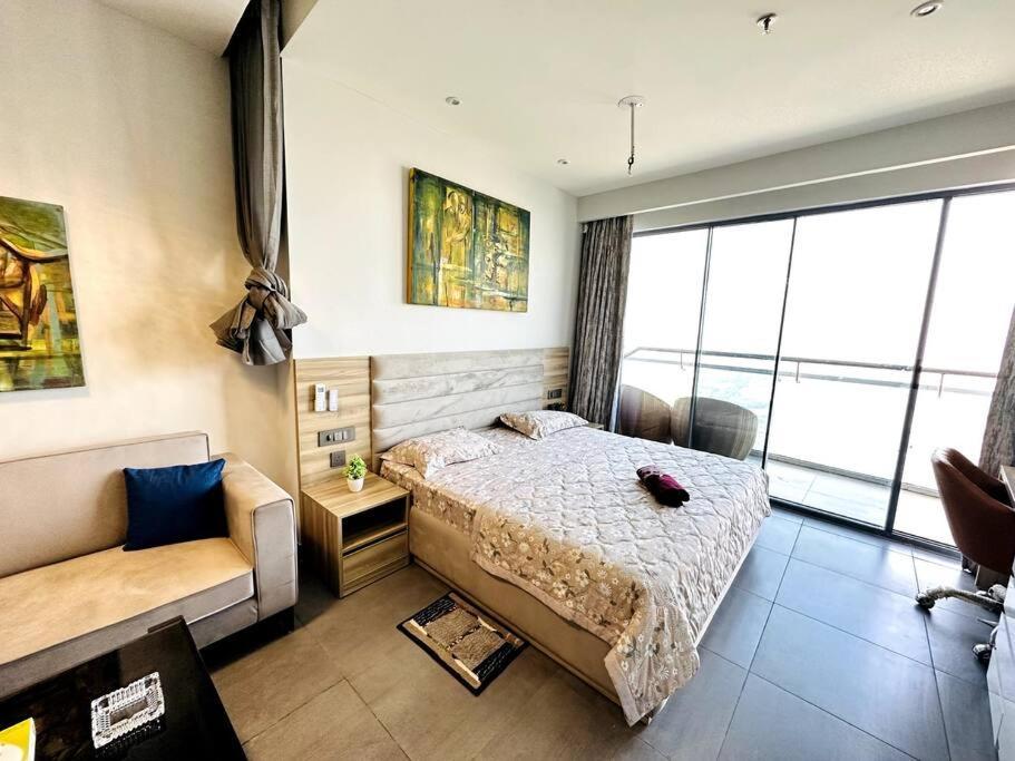 Cloud Stay@41st Floor Apartment Noida